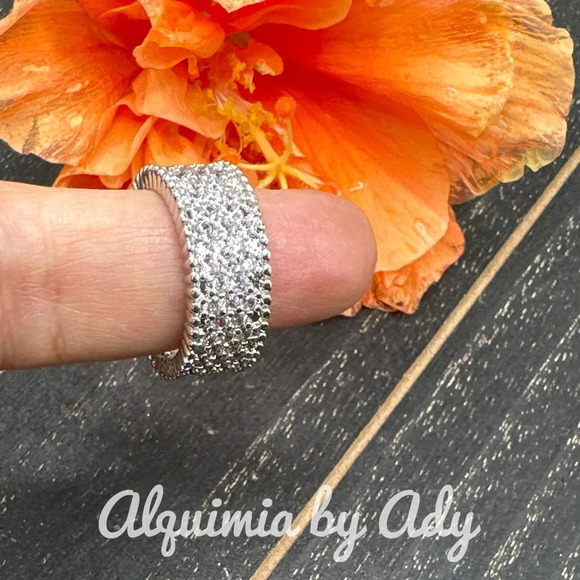 Maximalist zirconia pave diamond style dome band ring - Picture 2 of 7